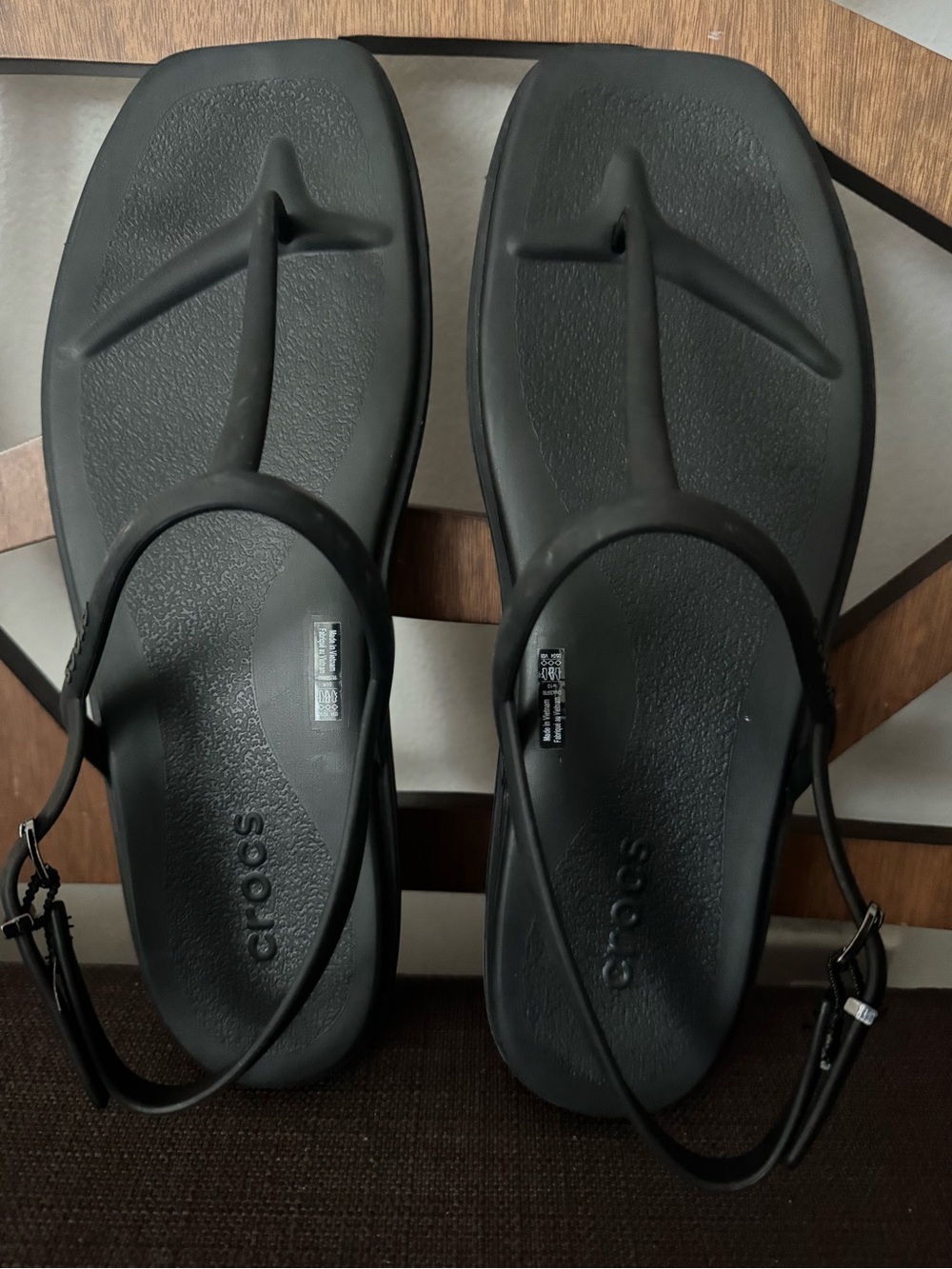 CROCS Women's Black T-Strap Toe-Post Sandals